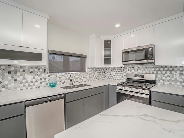 1321 Bates Ave #1323-1/2 — Photo 31