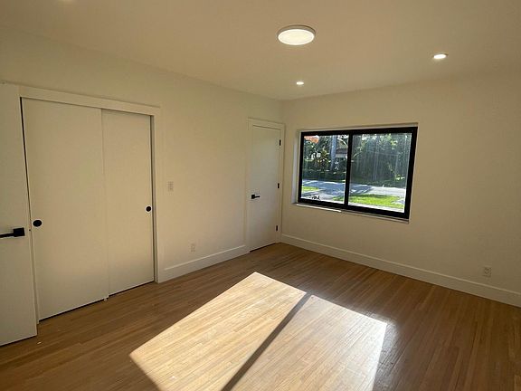 3rd image of 3736 Royal Palm Ave