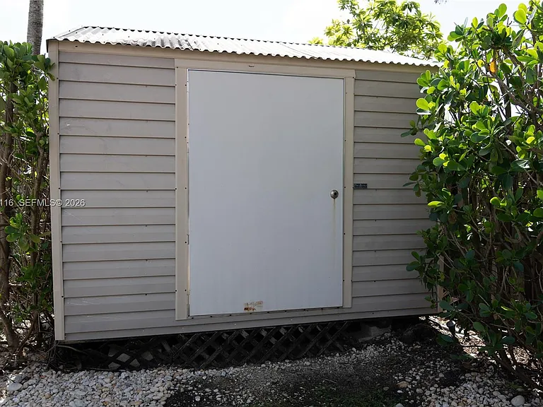 17992 SW 152nd Ct — Photo 28