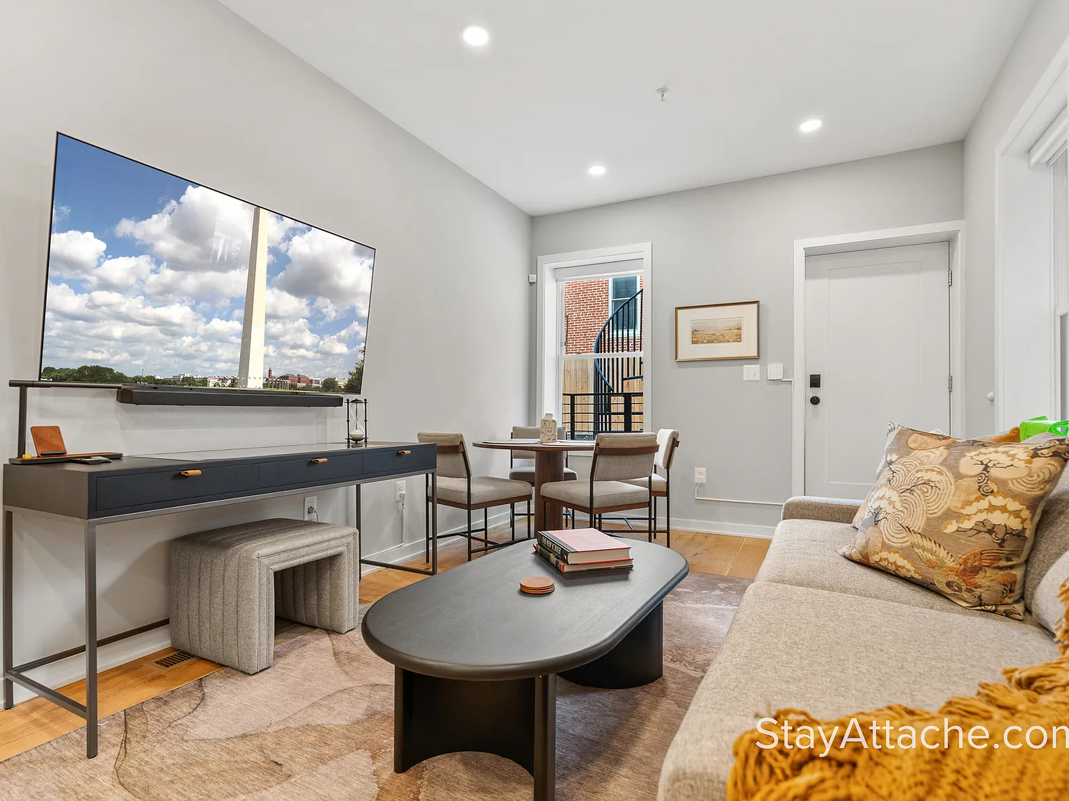 3 bed, 1300 sqft, $6,450 — Photo 2