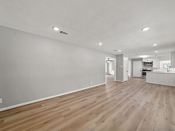 3rd image of 721 20th Ave N