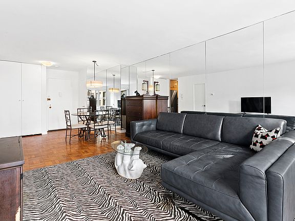 2nd image of 77 W 55th St APT 20H