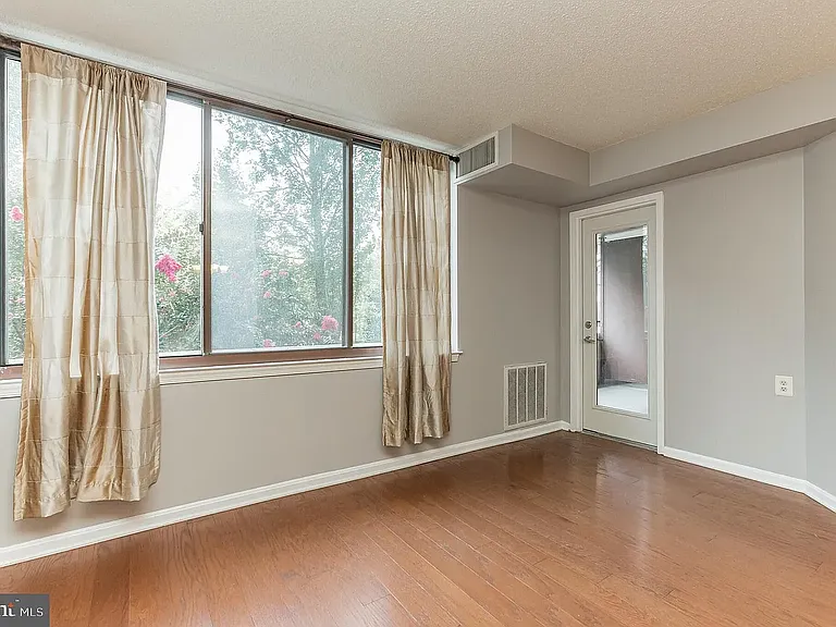 10101 Grosvenor Pl #302 — Photo 6