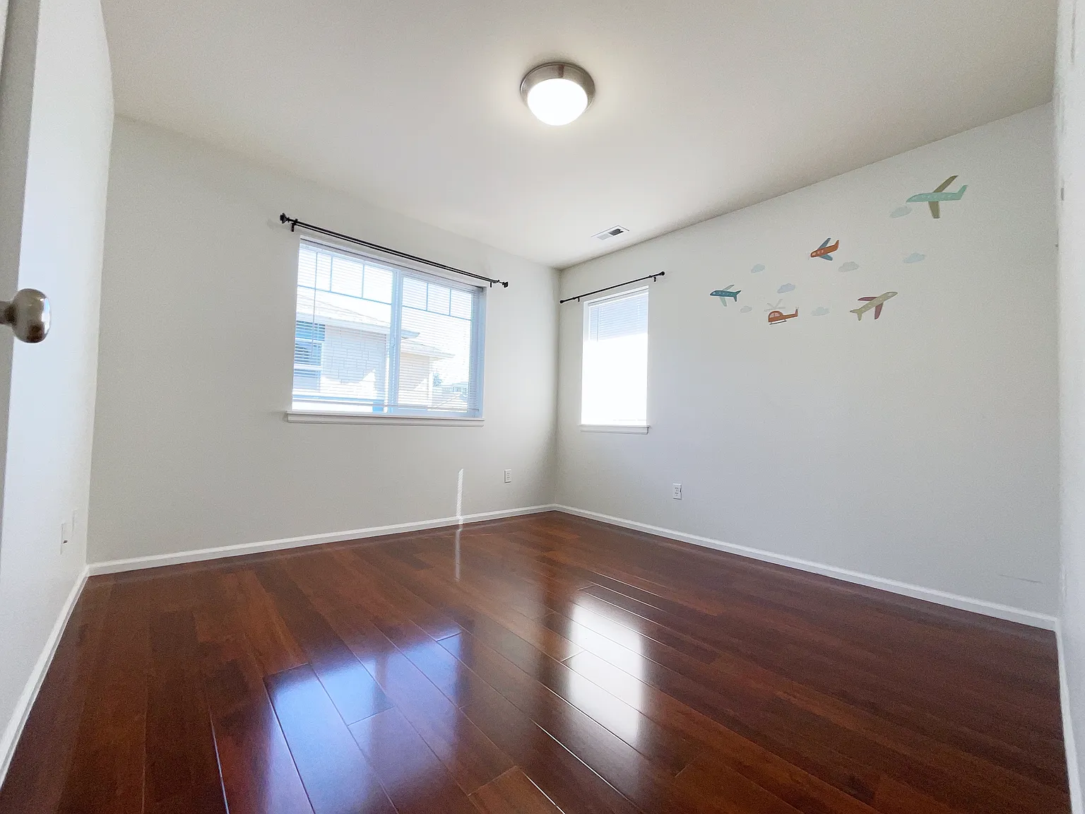 4 bed, 2.5 bath, 2191 sqft, $3,790 — Photo 4