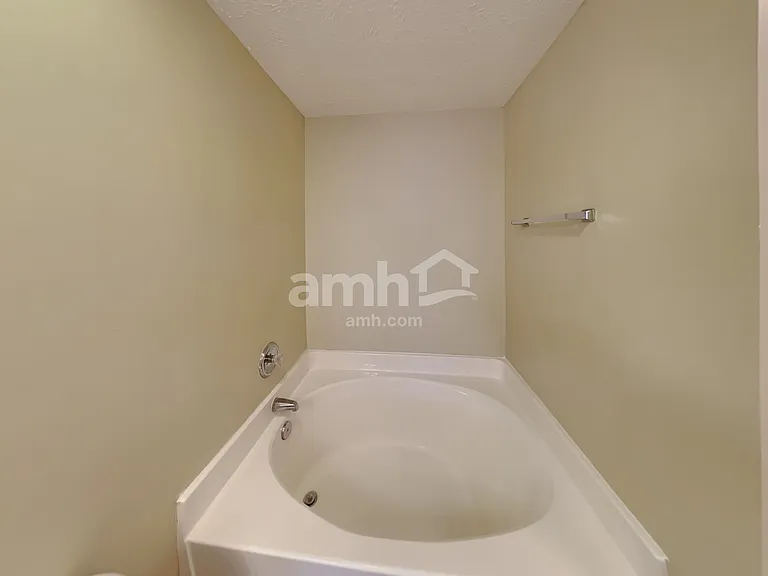 119 Crestwood Ln — Photo 13