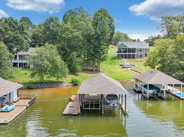 8 Stillwater Dr, Union Hall, VA 24176