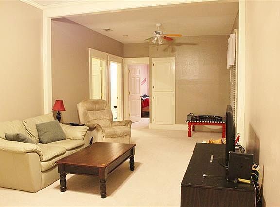 5th image of 613 E Marvin Ave