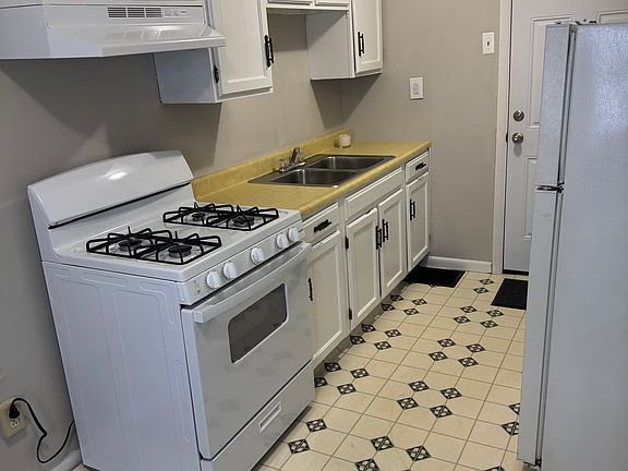 3rd image of 718 Penn Ave APT 2