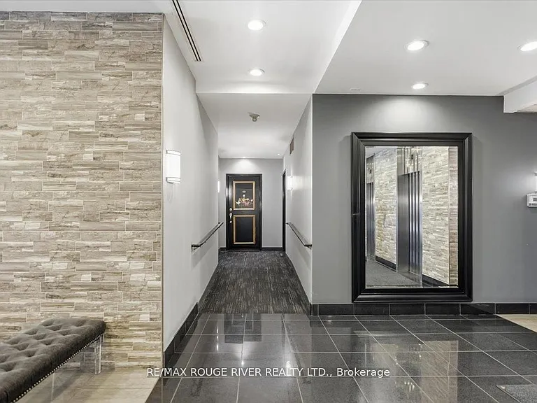 135 James St S #1401 — Photo 6