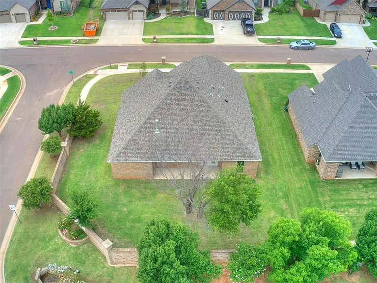 11500 Fairways Ave — Photo 3
