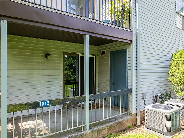1612 Woodbridge Commons Way — Photo 18