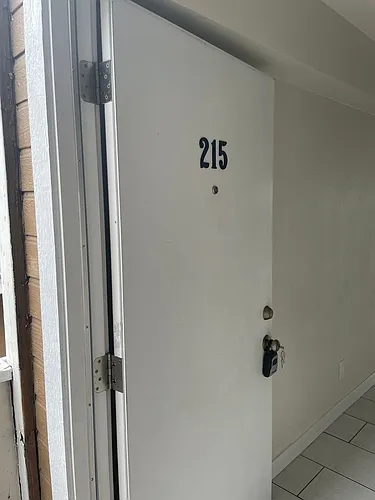 Las Palmas Apartments Photo 1