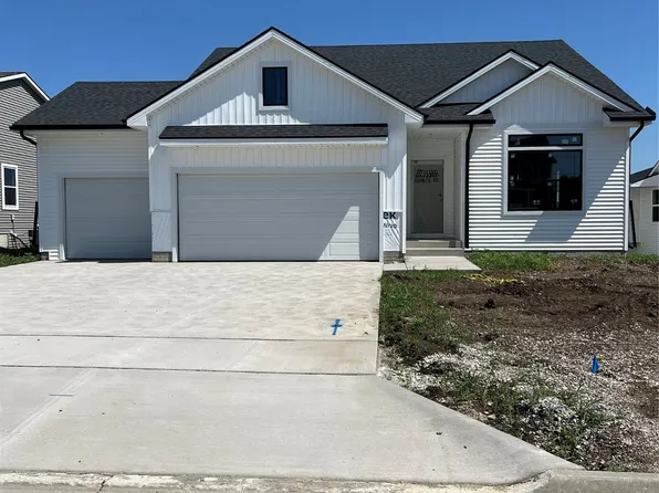 154 Crossroads Dr, Des Moines, IA 50320