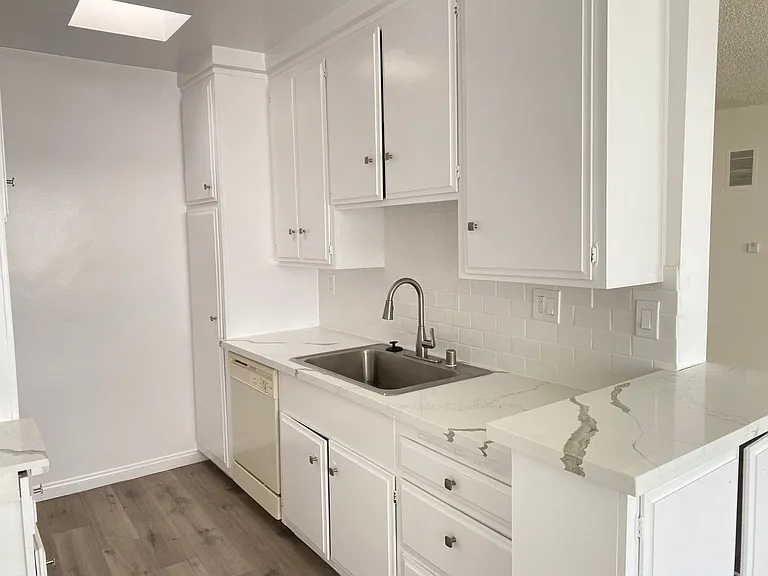 7011 Lanewood Ave #A303 — Photo 5