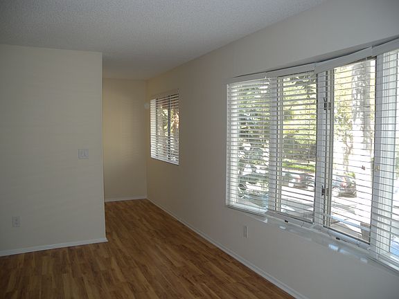4th image of 1117 Havenhurst Dr APT 201