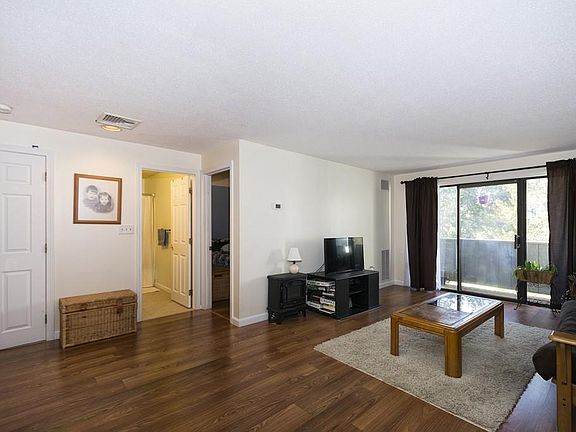 5th image of 6 Marc Dr APT 6B8