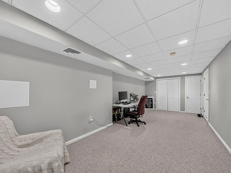 8 Sycamore Ln — Photo 45