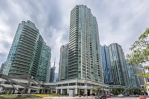 10 Yonge St Photo 1 10 Yonge St Photo 1