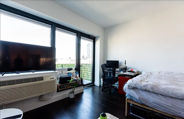 Rented by Batra Group Inc | media 4