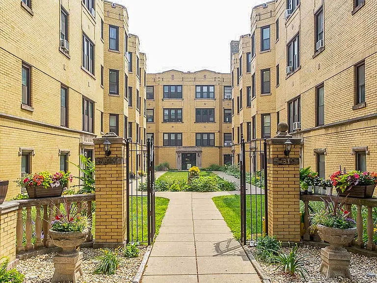 3819.5 N Greenview Ave #W3 — Photo 1