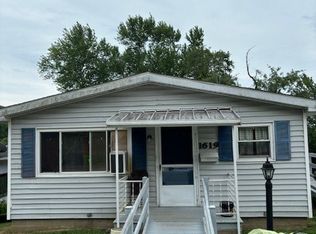 1619 Orchard St, Coshocton, OH