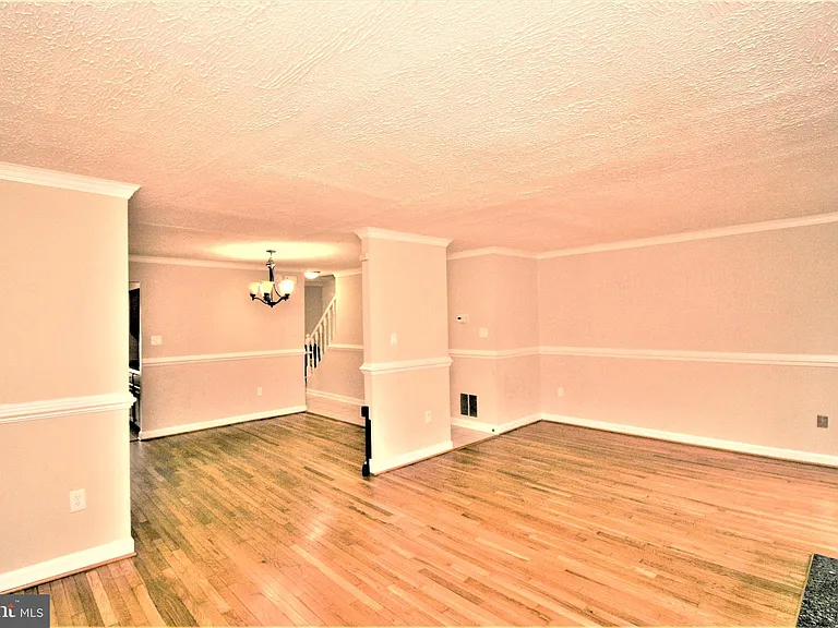 118 Middle Point Ct — Photo 2