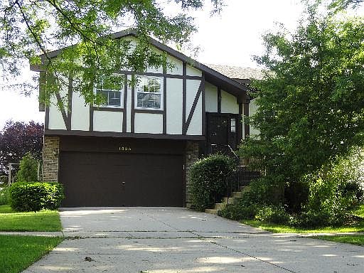 2nd image of 1925 Brookside Ln