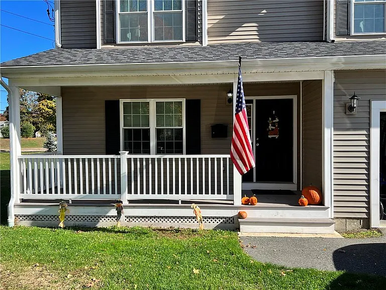 26 Potowomut Rd — Photo 2
