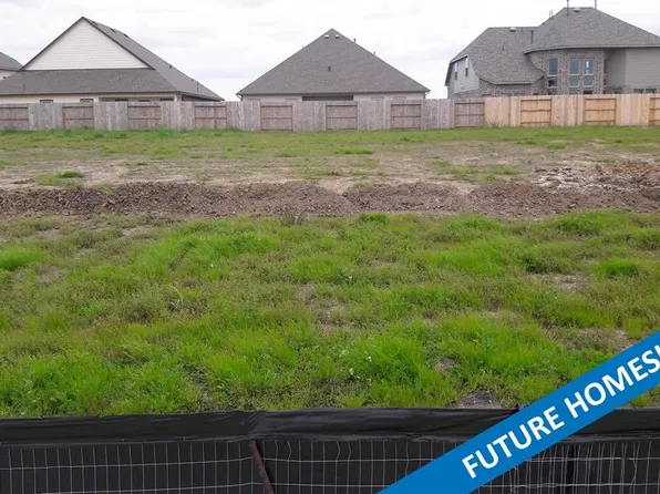 12510 Grayton Dr, Texas City, TX 77568