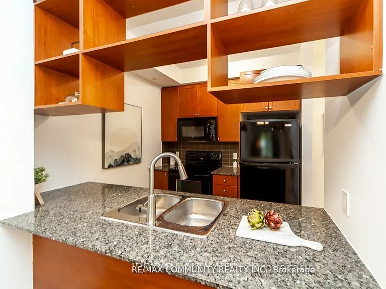315 Village Green Sq #Townhouse 51 — Photo 10