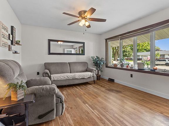 3rd image of 504 Westview AVENUE