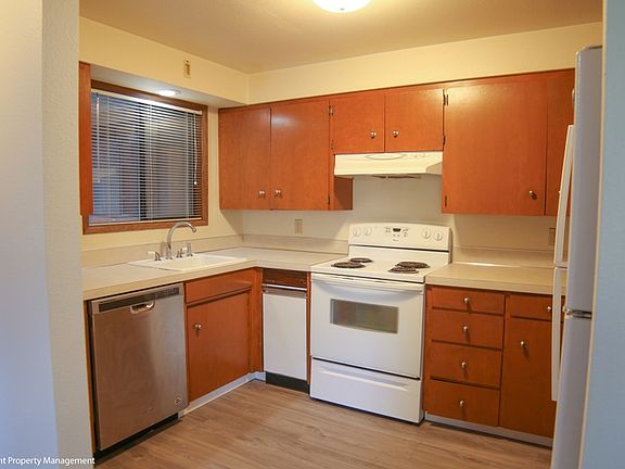 3rd image of 408 La Villa Dr