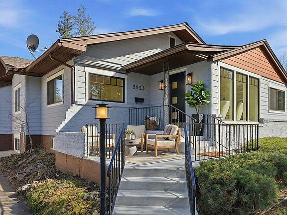 3rd image of 2923 S Manito Blvd