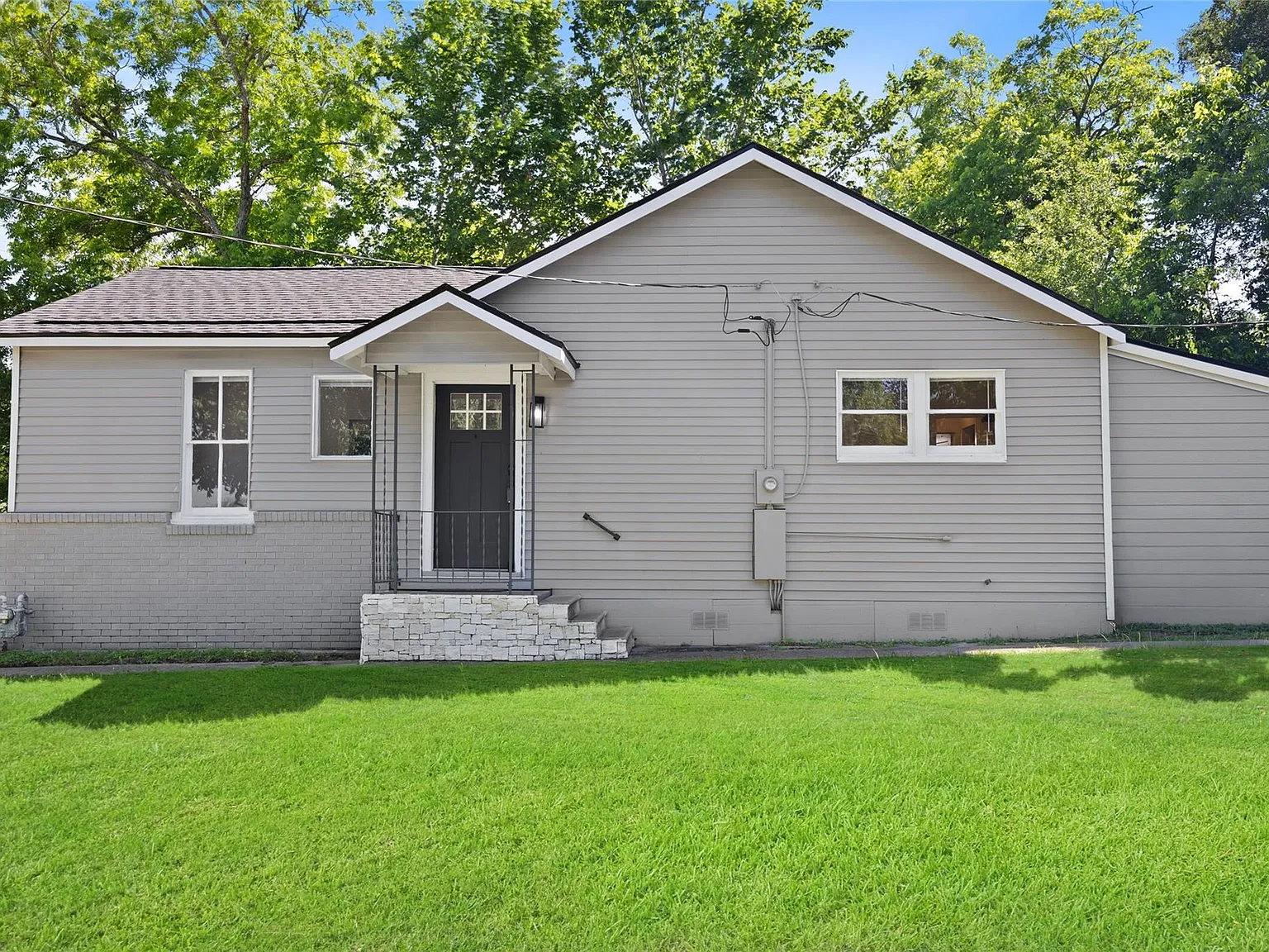 3 bed, 2.0 bath, 1066 sqft, $1,700 — Photo 3
