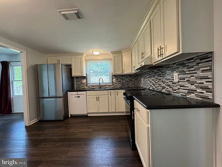 1717 Fallsway Dr — Photo 8