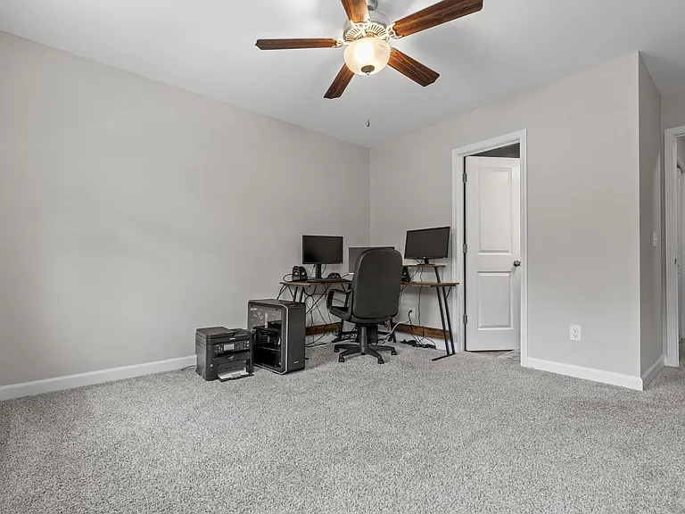 3 Jaydn Dr W — Photo 17