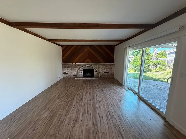 727 Hathaway Ct — Photo 5