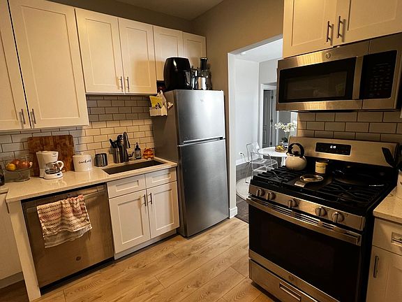 4th image of 3351 W Sunnyside Ave #2