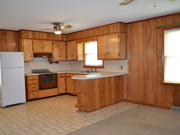 5th image of 318 Bell Dr
