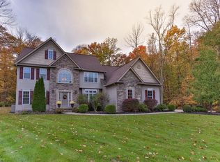19010 Sanctuary Dr, Chagrin Falls, OH 44023