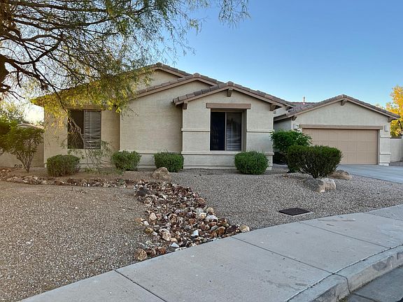 Front of home situated on large, private cul-de-sac