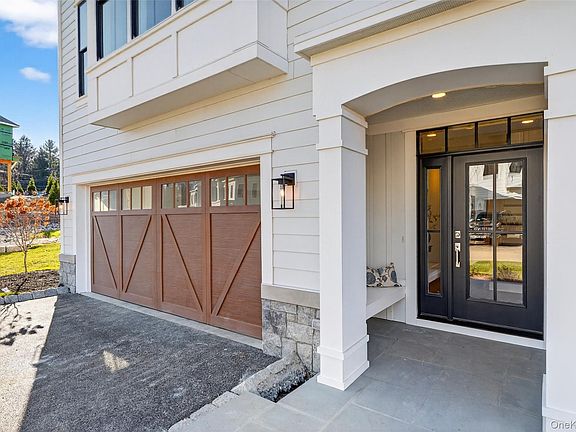 3rd image of 1815 Soundview Court