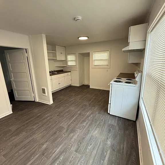 410 12th Ave — Photo 1