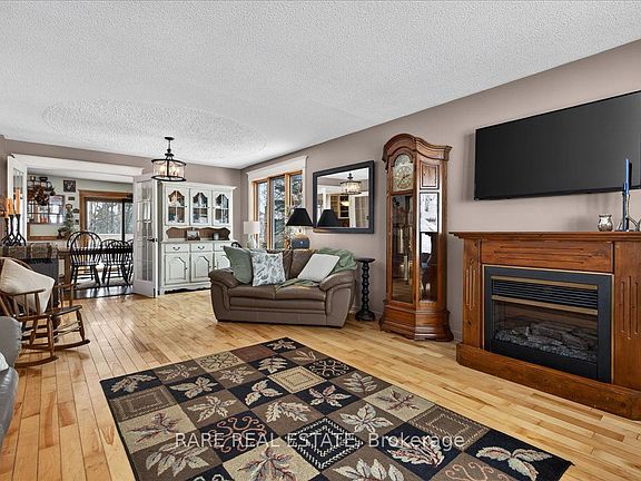 5th image of 7 Pine Ln