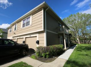 127 Lindenwood Ct, Vernon Hills, IL 60061
