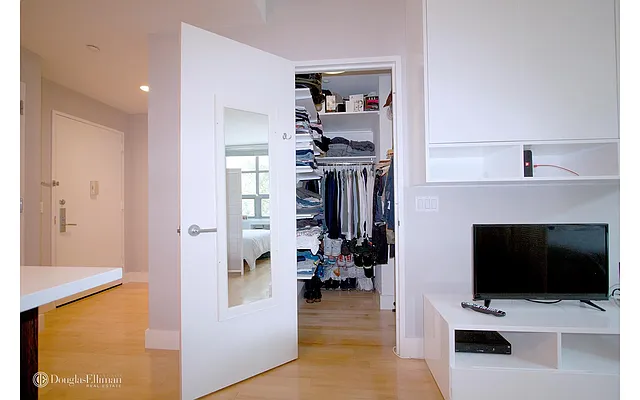 Rented by Douglas Elliman | media 19