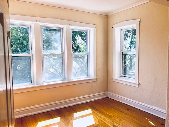 3rd image of 4418 N St Louis Ave APT 3A