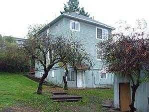 3rd image of 911 Hiawatha Pl S
