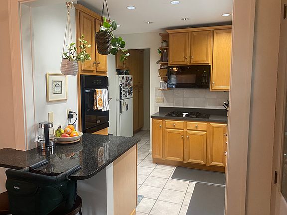 3rd image of 17810 Clifton Blvd
