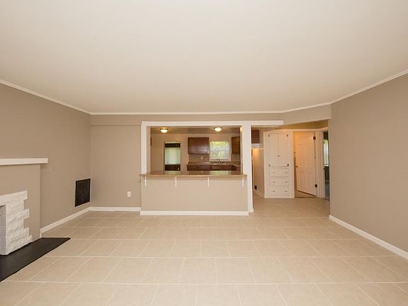 3rd image of 210 E Sunrise Ave